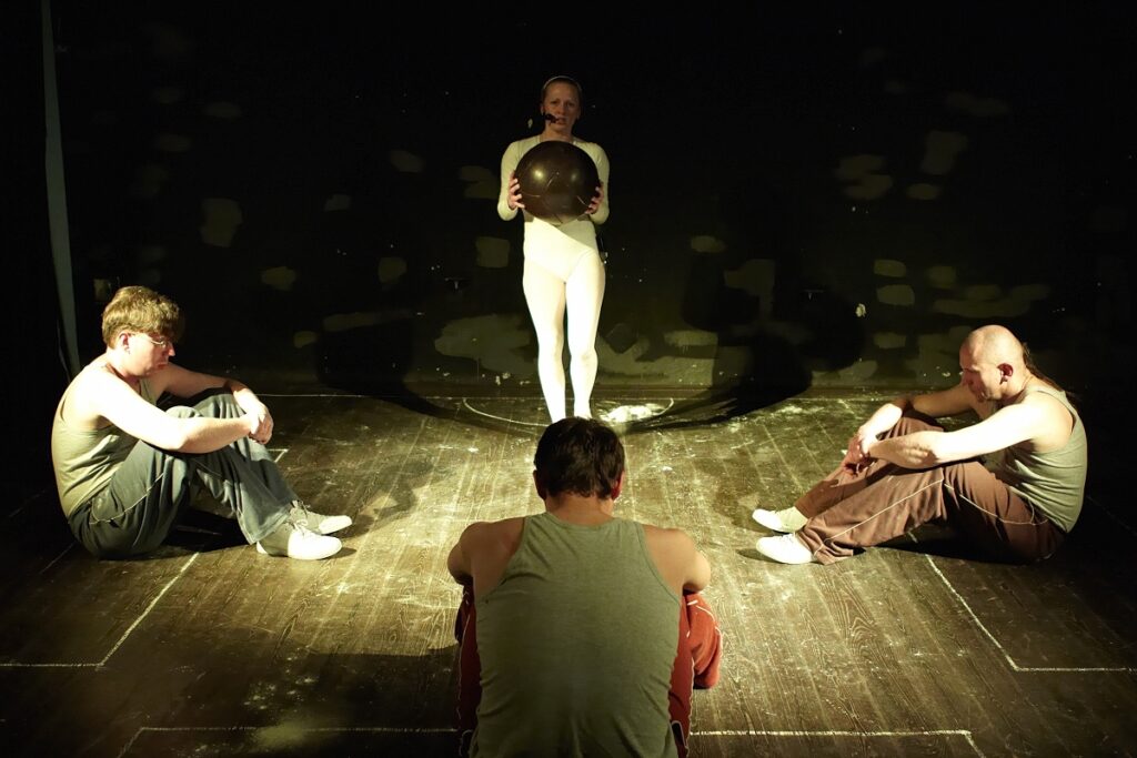 Divadlo Naboso z Boskovic představí v Činoherním klubu poezii Ivana Martina Jirouse a hru Jáchyma Topola