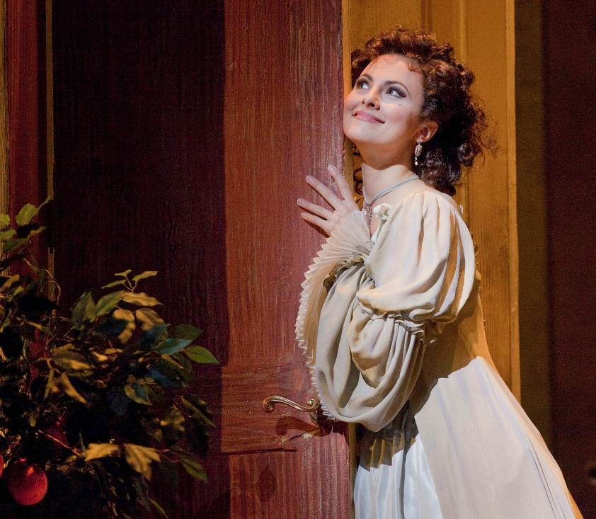 Kontroverzní operu nahradí v kinech Lazebník sevillský, nejpopulárnější komická opera na repertoáru Met, s excelentní Isabel Leonard