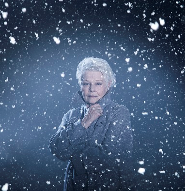 Hollywoodský Kenneth Branagh se Zimní pohádkou vrací k Shakespearovi a Judi Dench