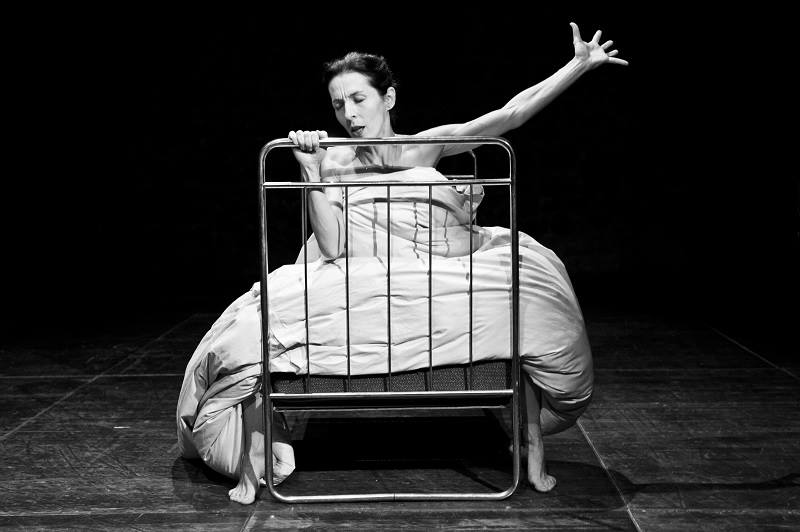 Bilanční přehlídku Sklepení zahájí inscenace aktovek od Čechova