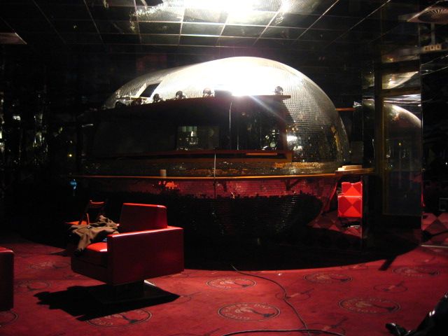 Krištof Kintera s 60 výtvarníky „rozehraje“ opuštěné Casino, vlámská tanečnice Lisbeth Gruwiz „uhrane“ výjimečným sólem v Arše: v pátek začínají 4+4 dny v pohybu