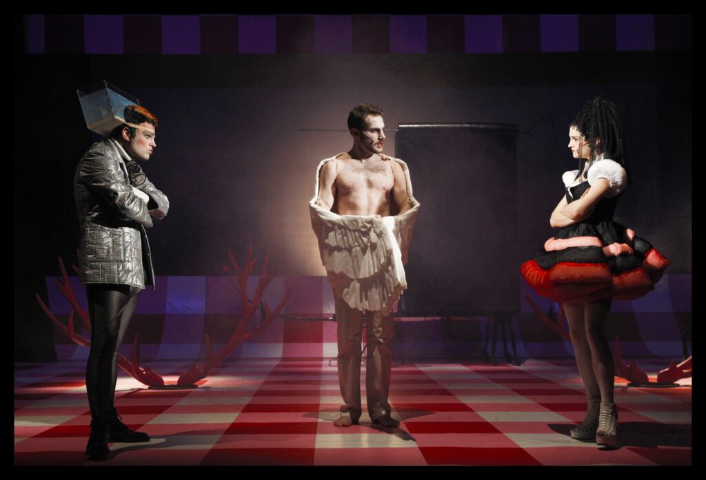 Letošní ročník oblíbené přehlídky České divadlo 2013 již začal, pokračovat bude až do léta