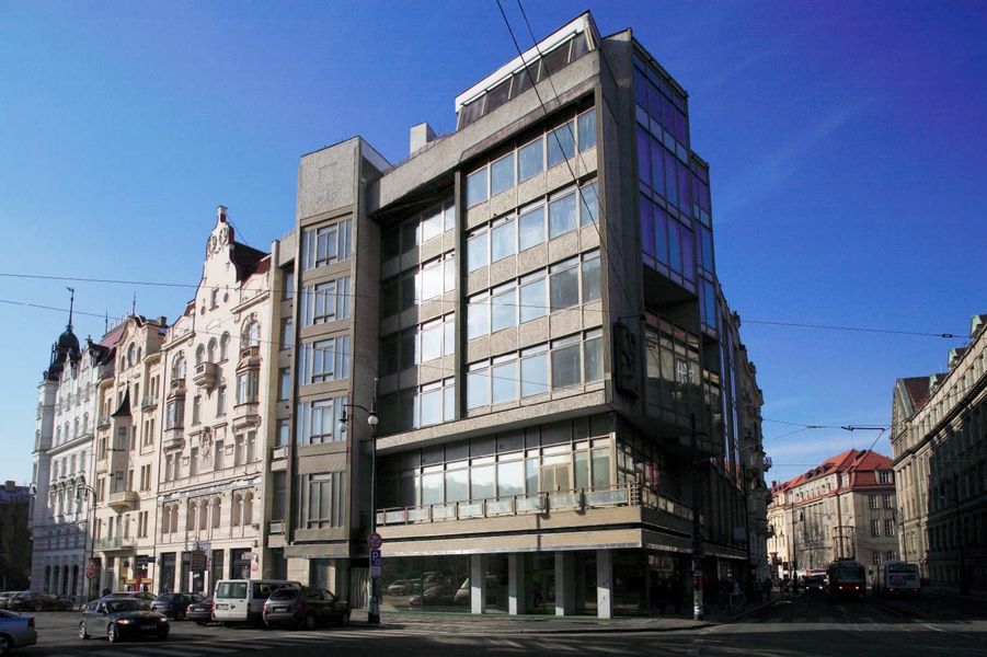 Festival 4+4 dny v pohybu obsadí budovu bývalého Casina a Mezinárodního svazu studentstva v Pařížské ulici