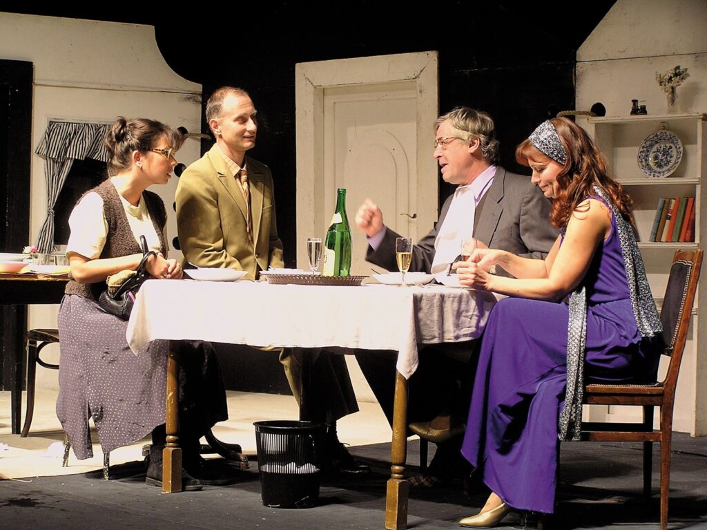 Osvěžující letní hrátky v Divadle Bez zábradlí