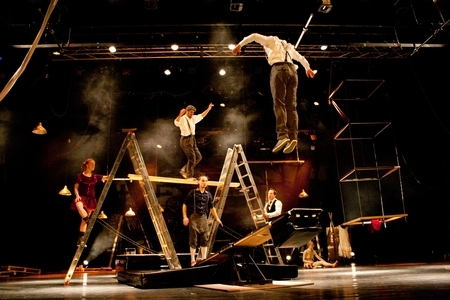 Cirk La Putyka přiveze na jaře 2013 do ostravských Dolních Vítkovic to nejlepší z nového cirkusu – akrobacii, divadlo, tanec, hudbu, napětí i humor