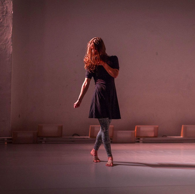 Unikátní pohybové představení SOTTY slovenské tanečnice a performerky Soni Ferienčíkové v Experimentálním prostoru NoD