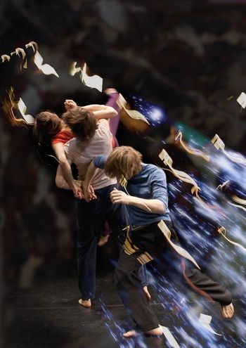 Hlavní program Tance Praha 2012 zahájí jedinečné setkání dvou desítek osobností české nezávislé scény. Spojuje je tanec – hudba – světlo.