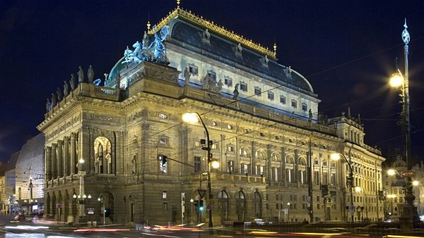 Sloučení Národního divadla a Státní opery Praha nepřineslo očekávané úspory