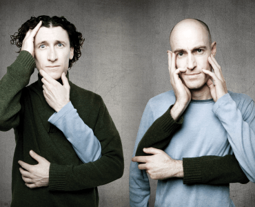 Mezinárodně úspěšné komediální duo The Umbilical Brothers vystoupí 12. září v Divadle Bolka Polívky