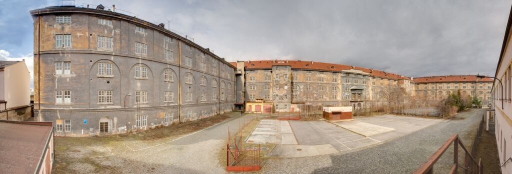 Festival 4+4 dny v pohybu obsadí Karlínská kasárna