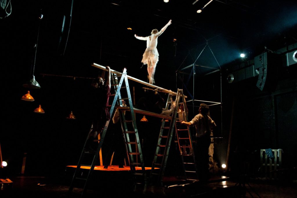 Cirk La Putyka, Spitfire Company či VerTeDance rozehrají piazzettu Národního divadla