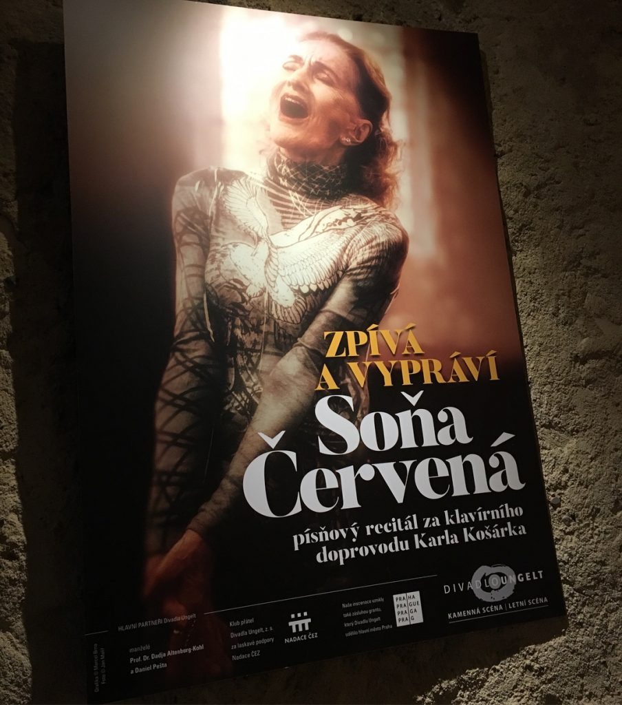 Unikátní písňový recitál Soni Červené za doprovodu pianisty Karla Košárka každý měsíc v Divadle Ungelt