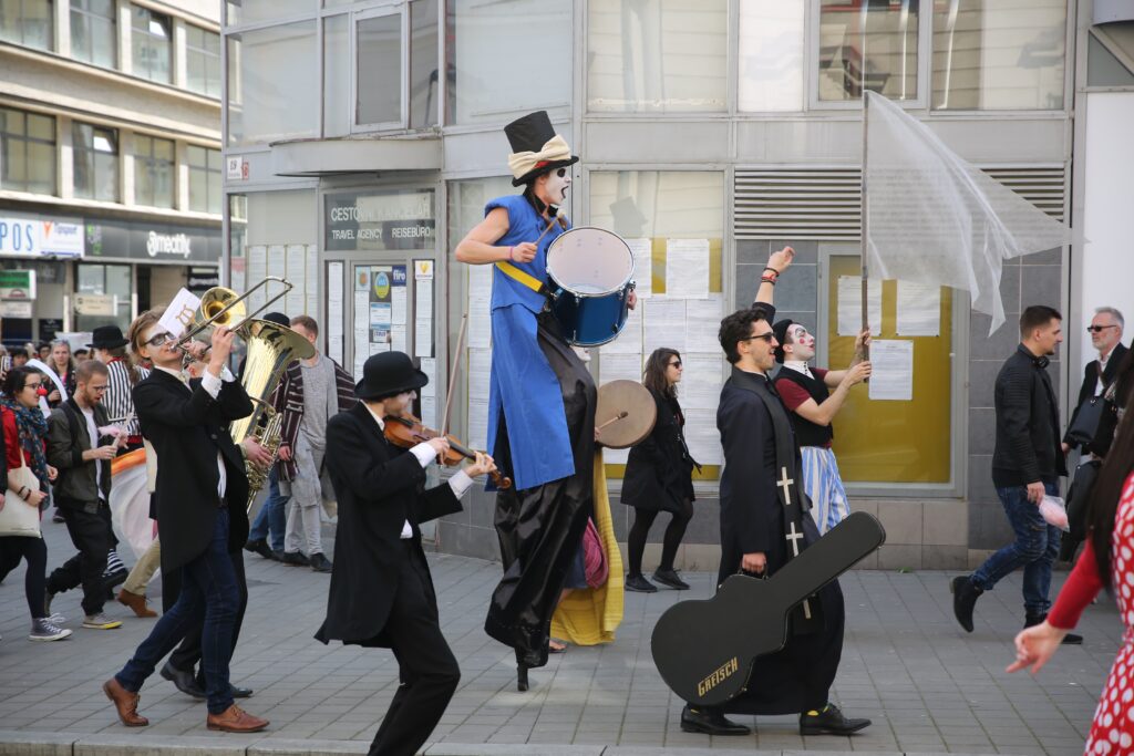 32. ročník Mezinárodního festivalu divadelních škol SETKÁNÍ/ENCOUNTER oznamuje vybrané školy a představí daleko víc než divadlo
