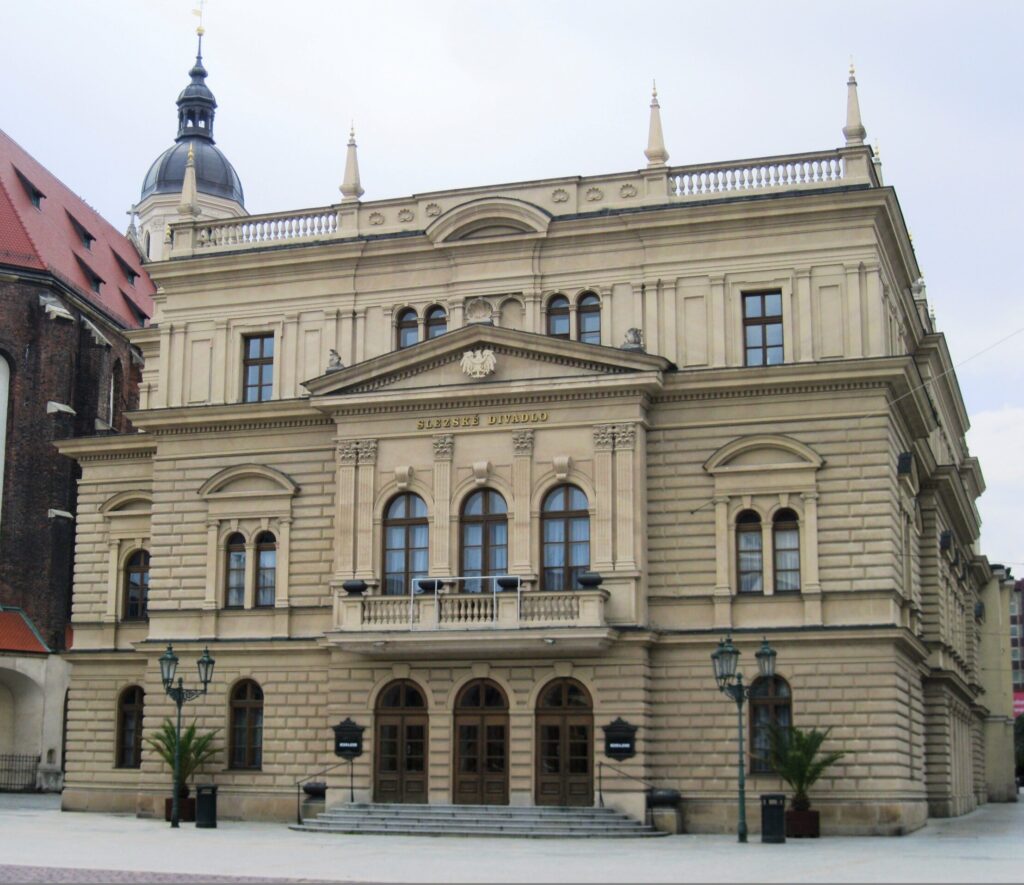Slezské divadlo Opava by mělo zůstat dvousouborové