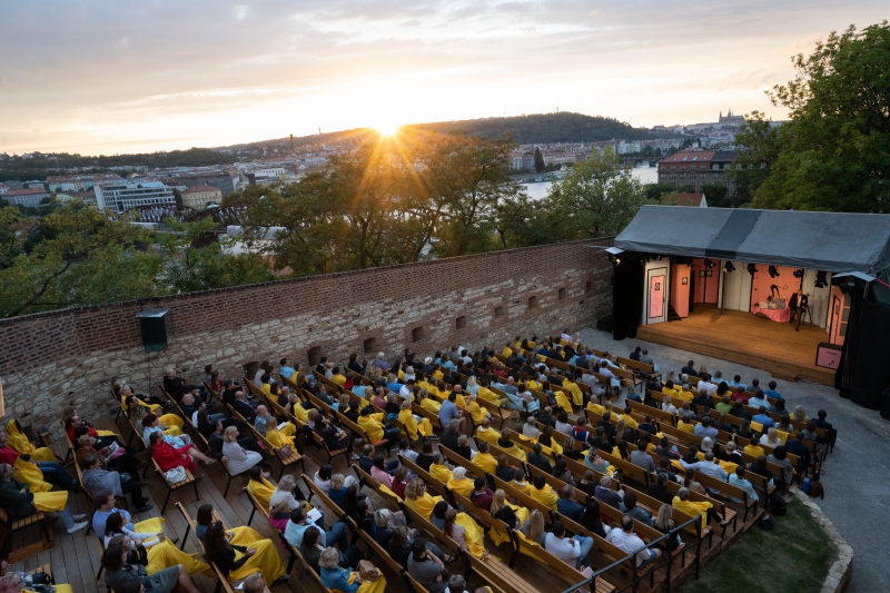 Metropolitní léto hereckých osobností nabídne 157 představení na čtyřech venkovních scénách