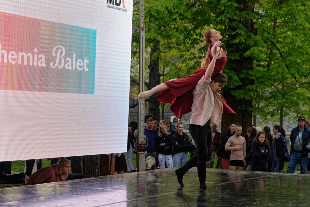 Minulý pátek jsme oslavili Mezinárodní den tance 2022 na Střeleckém ostrově