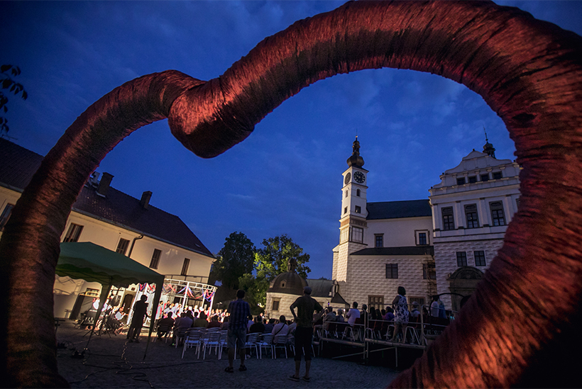 Poslední červencový týden bude letos na Zámku Pardubice opět patřit divadelnímu festivalu Pernštejnlove