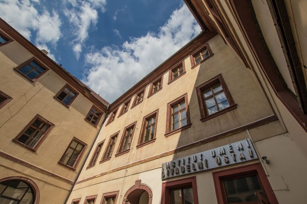 Noc divadel v IDU na téma Sousedství