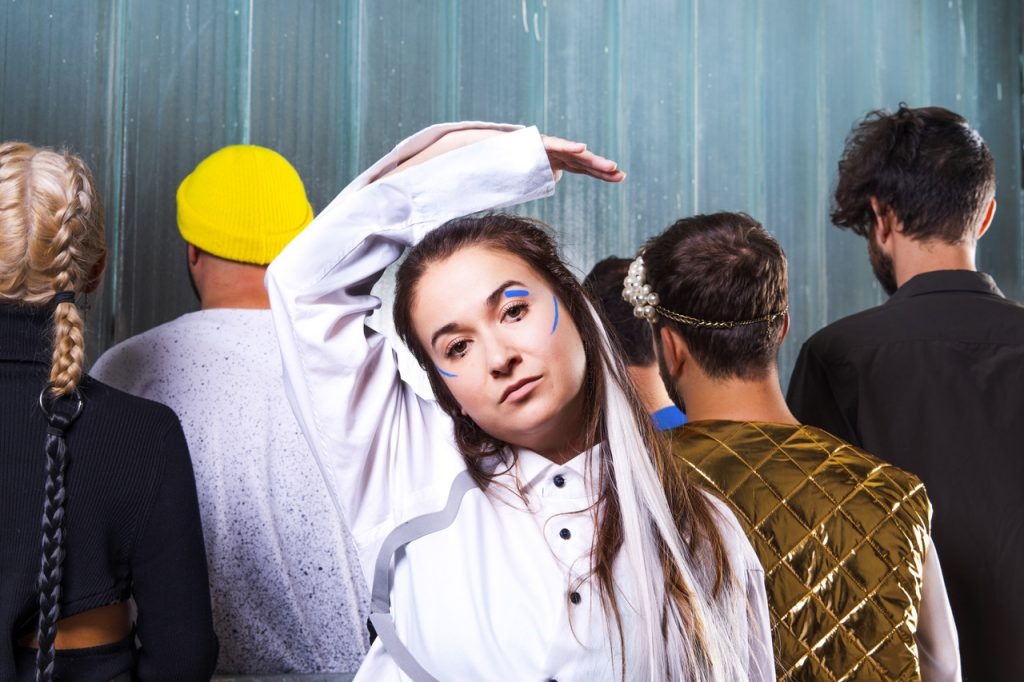 Hledání domova na festivalu …příští vlna/next wave…