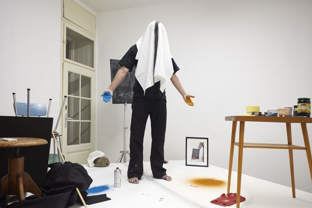 Festival performance a videoartu v prostoru Re-connect Art začne 15. září na smíchovské náplavce