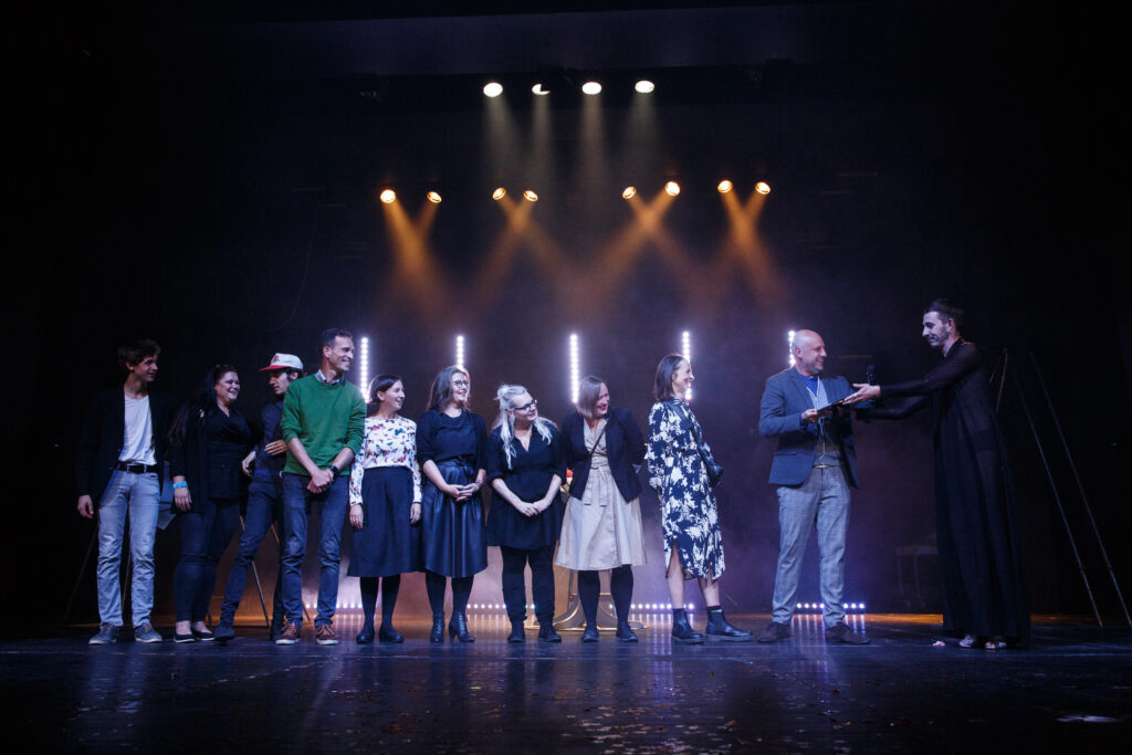 …příští vlna/next wave… veřejně vyslovila Pocty 2022