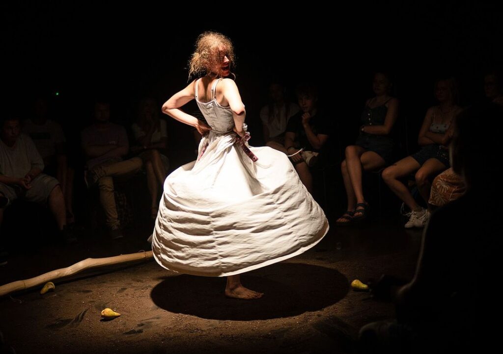 32. ročník Nahlížení nabídne osm představení, tvůrčí dílny, ale i křest almanachu, mapujícího historii akce