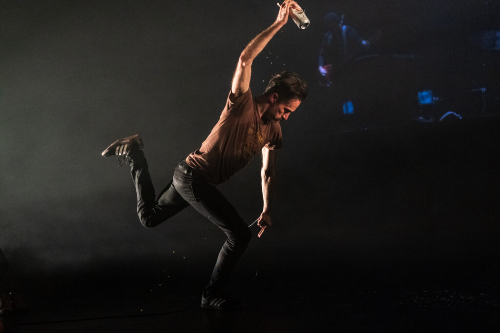 4 + 4 dny v pohybu přivítají slavného tanečníka a choreografa Frédéricka Gravela s představením Strach a hamižnost