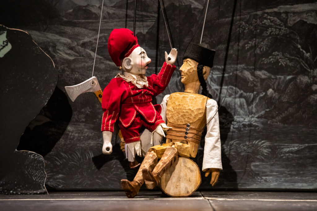 Jací vlastně jsme, ptají se čeští a slovenští loutkaři v novém společném projektu Divadla Drak a Bratislavského bábkového divadla