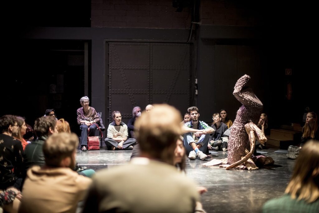 Svěřte se do péče Bazaar Festivalu. Devátý ročník tanečního a divadelního festivalu se o své návštěvníky postará poslední březnový víkend