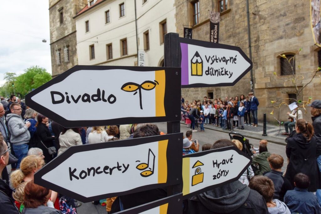 Rodinný festival Struny dětem o víkendu zaplní Minor, Novoměstskou radnici i Vodičkovu ulici