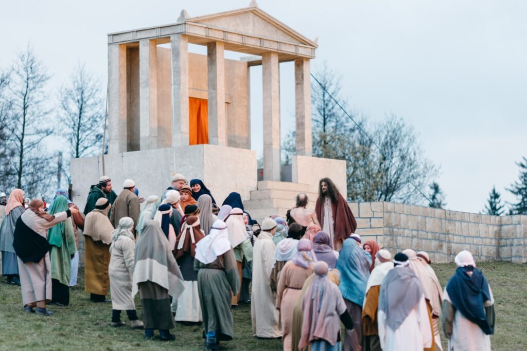 Ve Žďáru nad Sázavou sehráli farníci po tříleté přestávce pašijovou hru Co se stalo s Ježíšem?