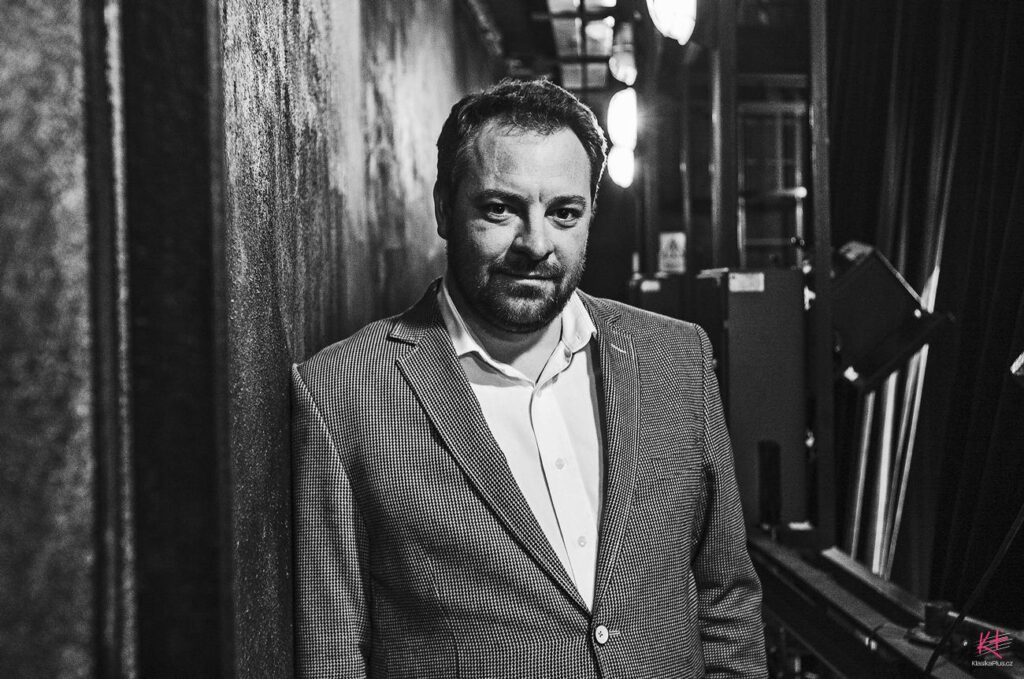 Dejvické divadlo potřebuje nový impuls, říká jeho budoucí ředitel Lukáš Průdek
