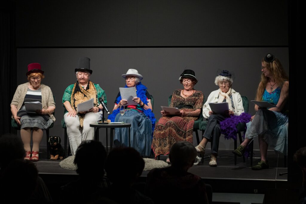 Senioři z pražské RoSy otevřeli vlastní divadelní scénu