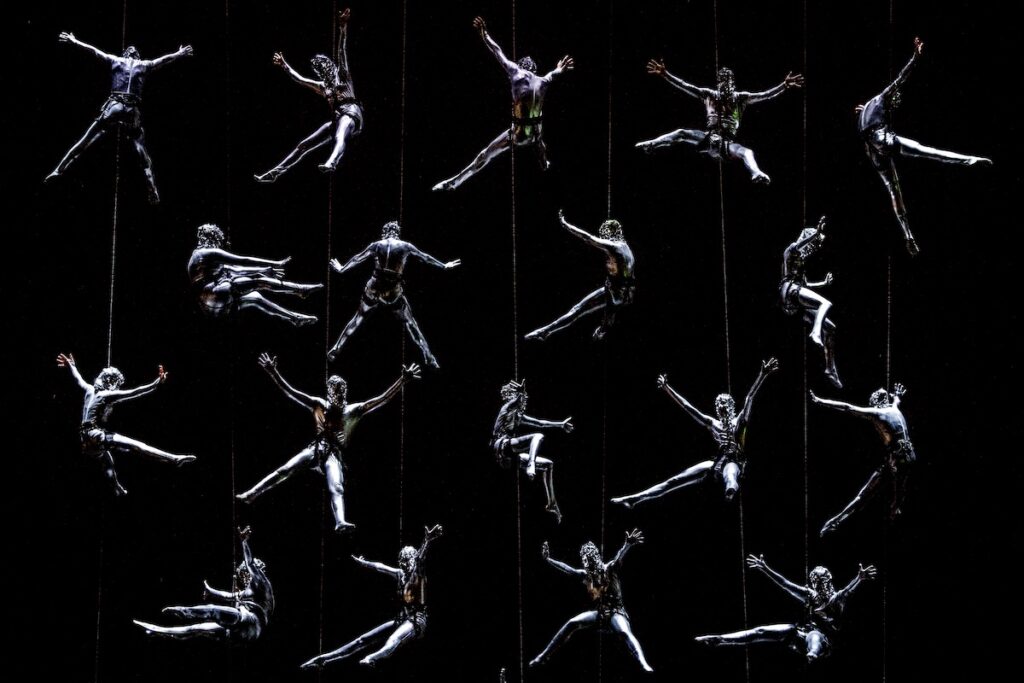 Letošní jubilejní Letní Letnou zahájí unikátní narozeninový projekt v podání českých akrobatů a švédského Cirkusu Cirkör