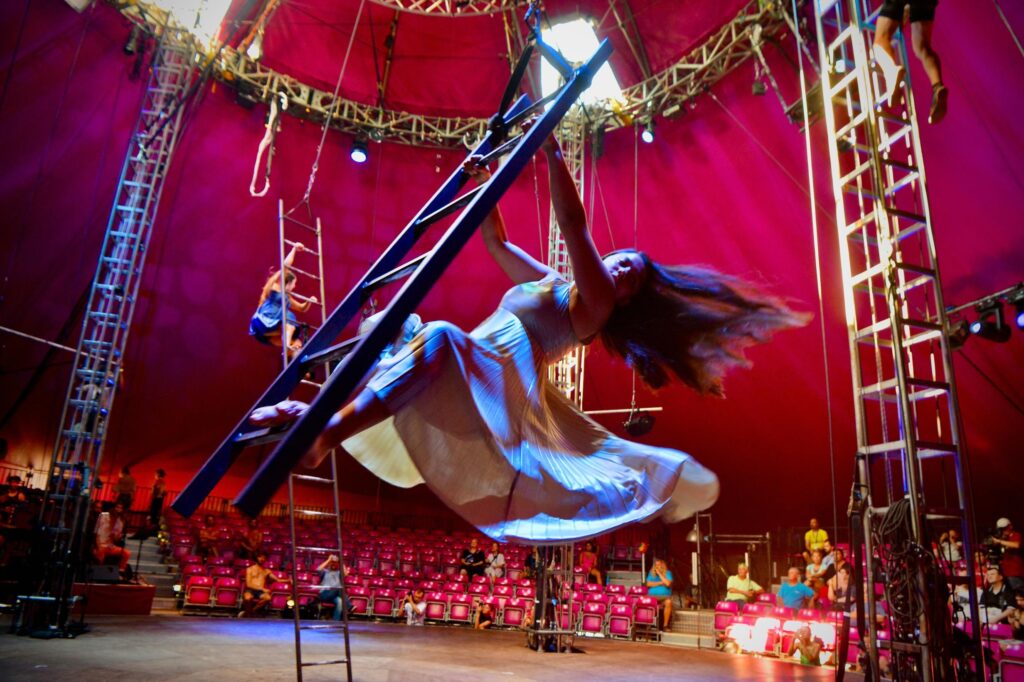 Ponořte se do světa nového cirkusu: Letní Letná začíná