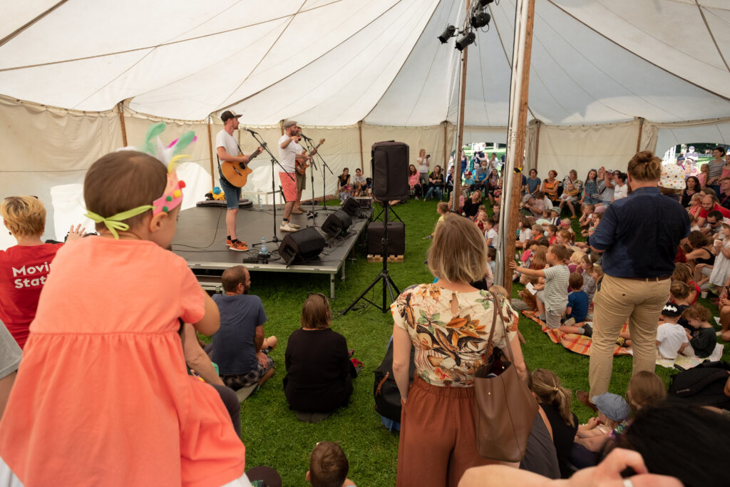 Dvacáté VyšeHrátky pro děti a jejich dospělé tento týden na Vyšehradě