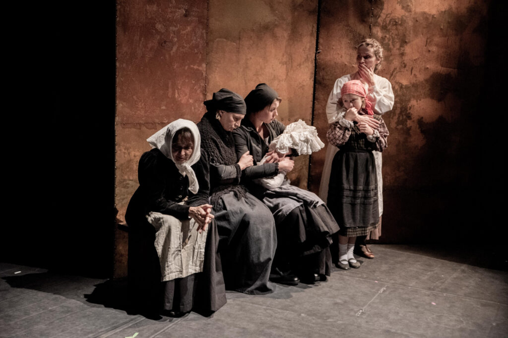 Festival divadel Moravy a Slezska v Českém Těšíně nabídne českou i polskou verzi dramatizace románu Karin Lednické Šikmý kostel