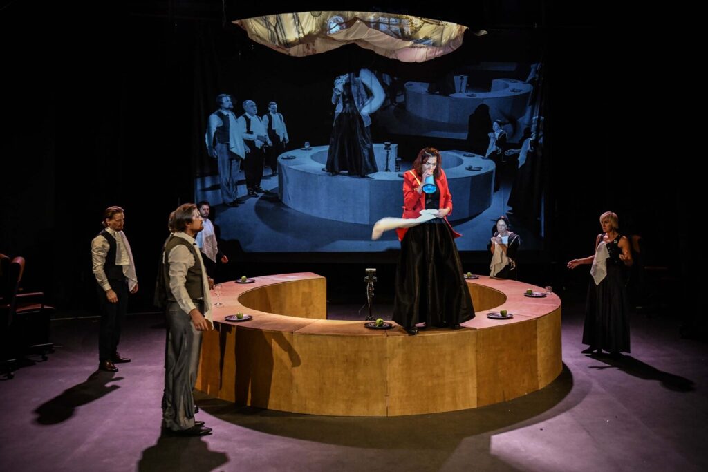 Městská divadla pražská zvou na českou premiéru koprodukčního projektu Míroví vyjednavači 