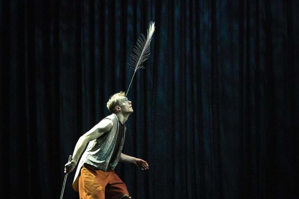 Finský soubor Circo Aereo přiveze na Jatka78 kouzla, magii, ale i hadí ženu a práskání bičem