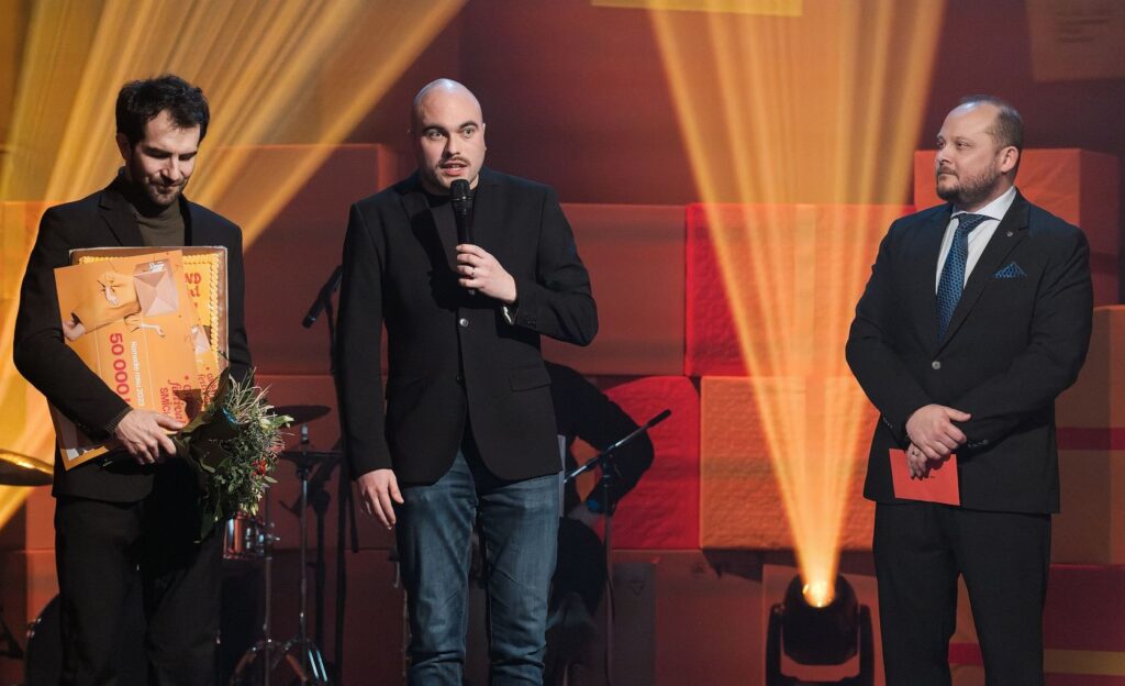 Titul Komedie roku 2023 si z GRAND Festivalu smíchu odvezl Jídelní vůz Činoherního studia