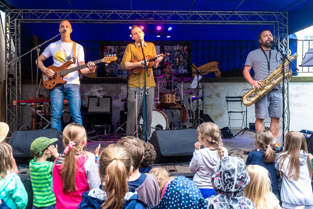 Struny dětem slaví 15 let; zvou na premiéry a další hudební či divadelní laskominy