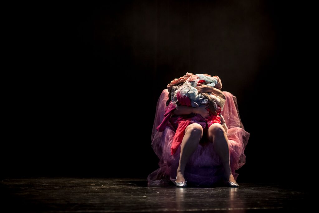 Ridina Ahmedová v Budapešti představí své sólové představení Sádlo i projekt Moje tělo je moje