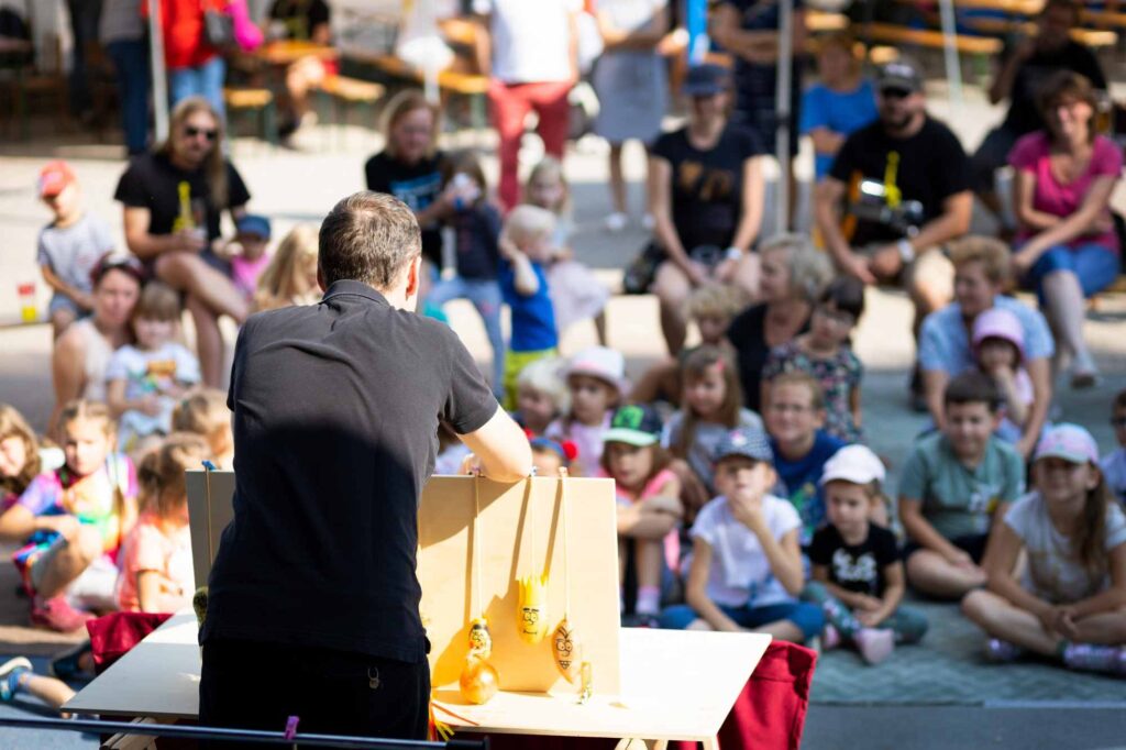 Ulice města Příbrami ožijí pouličním festivalem amatérského divadla