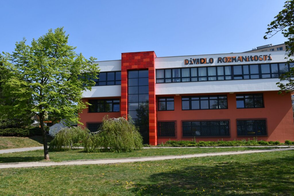 Divadlo rozmanitostí v Mostě čeká modernizace elektroinstalace a ozvučení