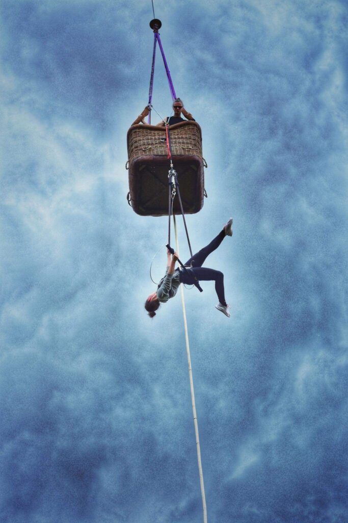 Festival CIRKULUM: poprvé v historii České republiky budou akrobaté létat na horkovzdušném balónu