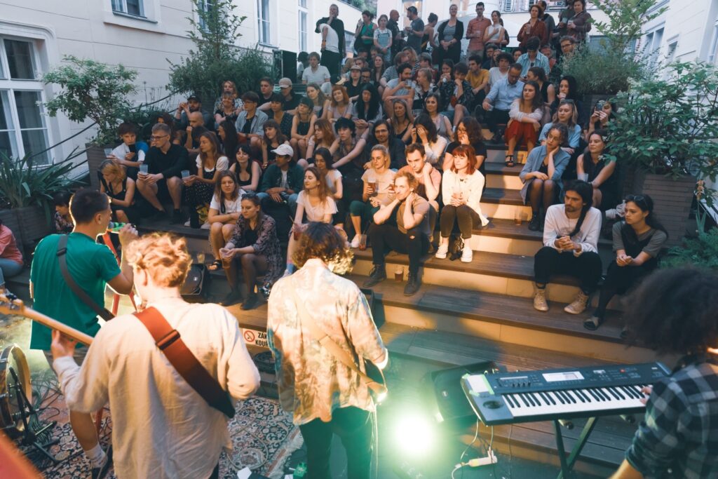 Studující katedry produkce pražské DAMU letos pořádají výroční, 30. ročník festivalu ZLOMVAZ