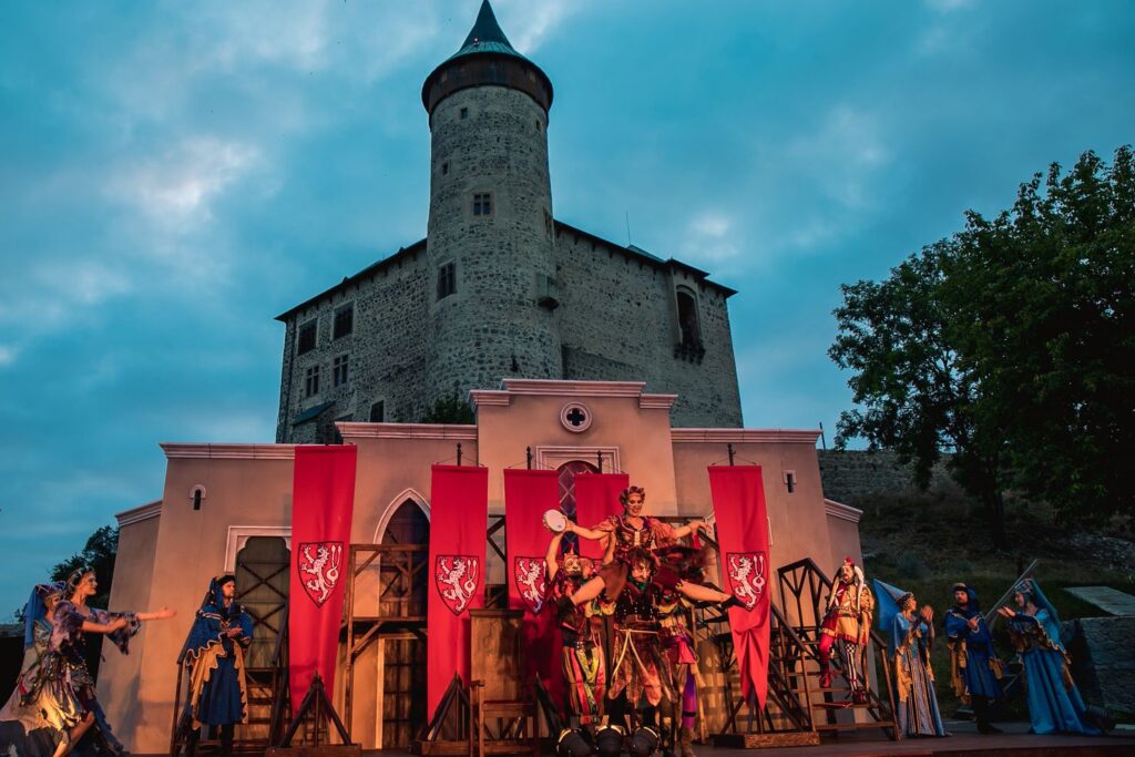 Pardubičtí herci se stěhují na hrad Kunětická hora