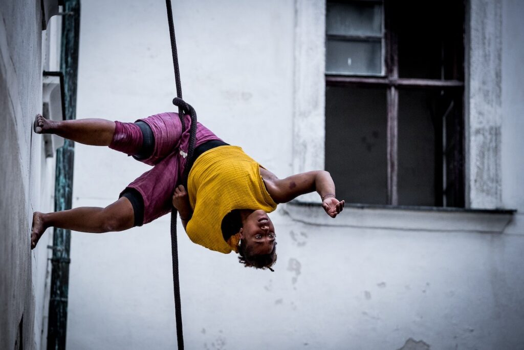 Festival současného pohybového umění KoresponDance začíná už tento týden v Praze a Novém Městě na Moravě