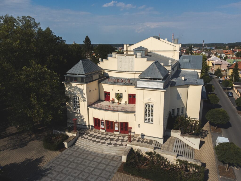 Ředitel Městského divadla Kladno Jan Krafka a umělecký šéf souboru Jaroslav Slánský končí ve funkci