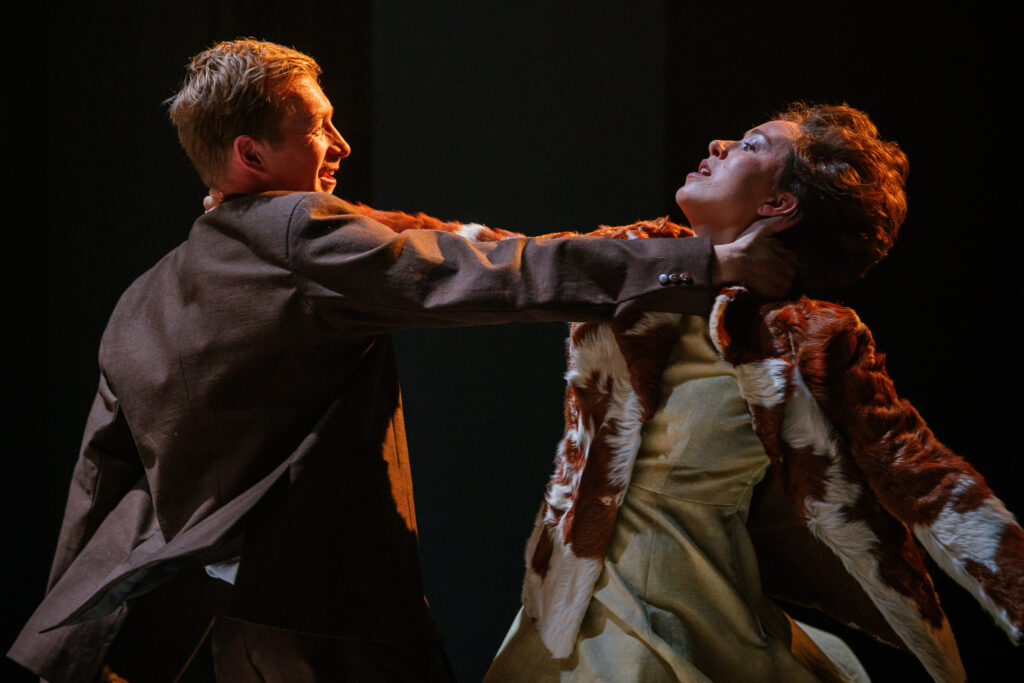 Ve Švandově divadle uvedou Gazdu a robu, silný příběh osudové lásky. Nová adaptace klasického českého dramatu osloví současného diváka